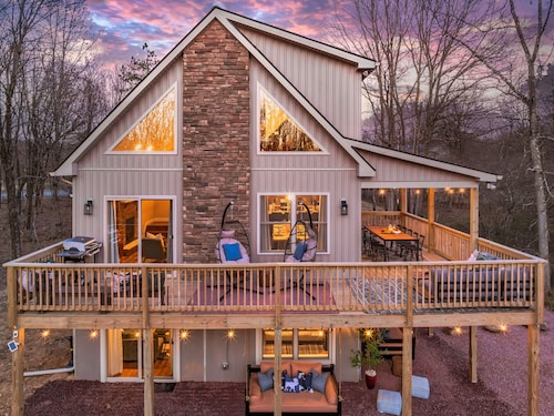 Luxury Family Retreat - Hot Tub, Game Room
