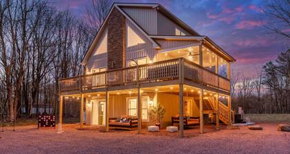 Luxury Family Retreat - Hot Tub, Game Room