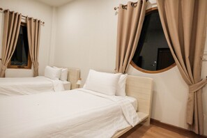 Blackout drapes, free WiFi, bed sheets - Wantanee Ville (Pak Chong)