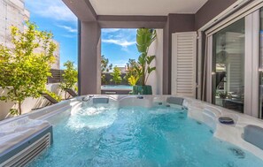 Outdoor spa tub - Stunning home in Biograd (Biograd)