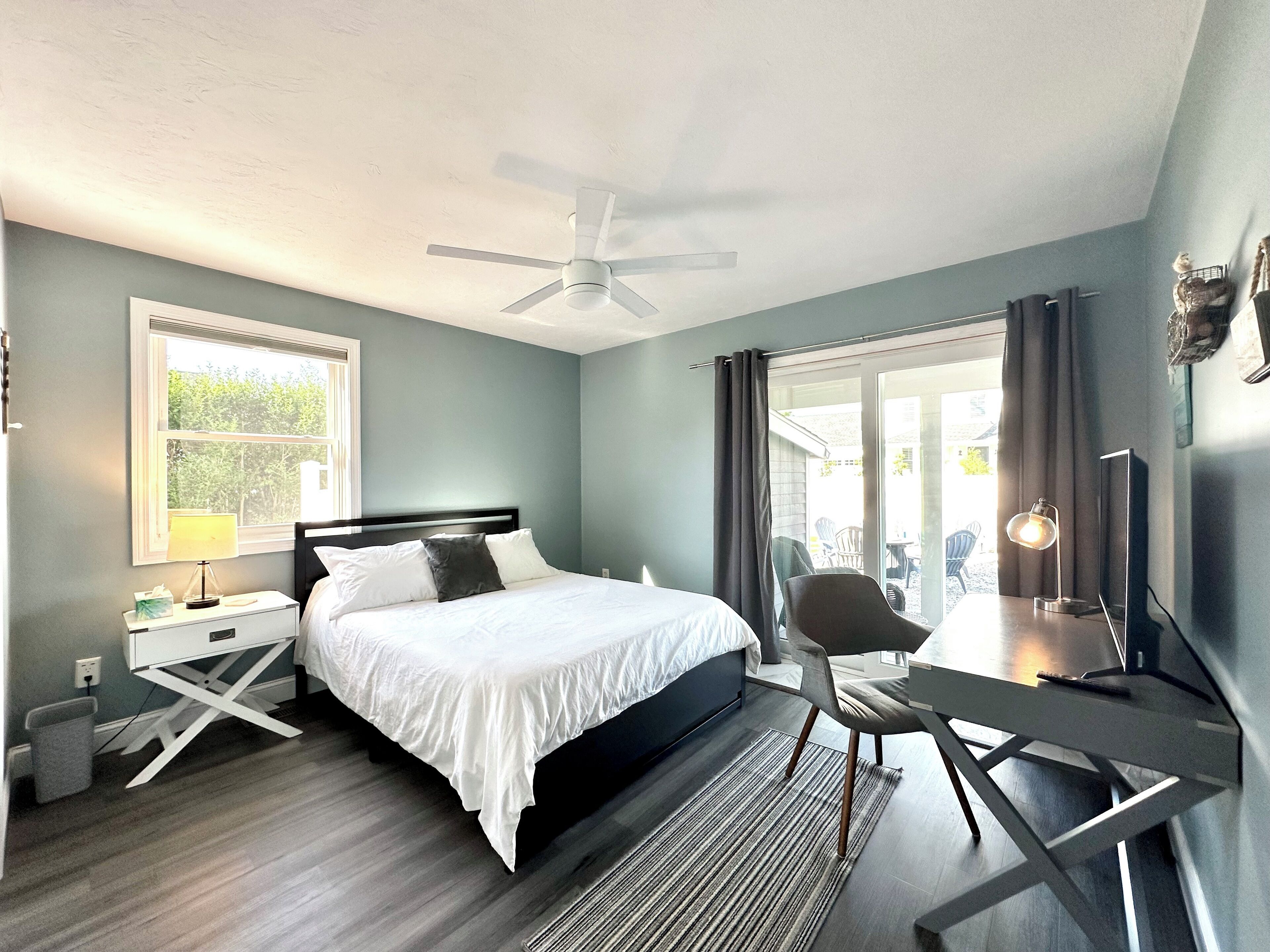 4 bedrooms, iron/ironing board, WiFi, bed sheets