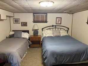 3 bedrooms, desk, iron/ironing board, free WiFi