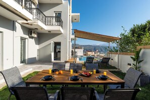 Outdoor dining - SeaViewHeaven (chania)