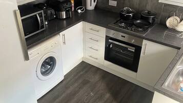 Fridge, oven, stovetop