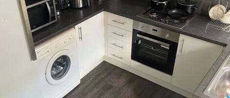 Kühlschrank, Ofen, Herdplatte