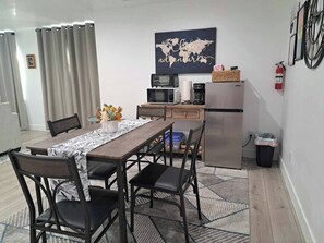 Dining - Ohana Aloha. A comfortable place that is quiet, cozy, and private. (Eagle Mountain)