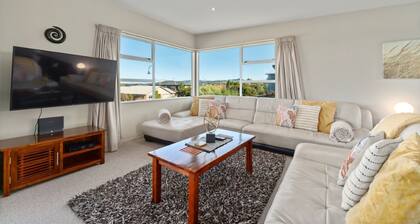 The Lakehouse with Hot Tub