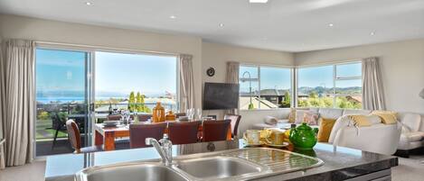 Télévision, cheminée