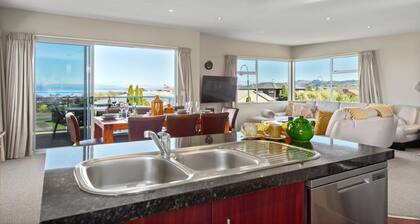 The Lakehouse with Hot Tub