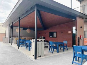 Outdoor dining - Luxe Getaway Close to Schlitterbahn in Freiheit-NB (New Braunfels)