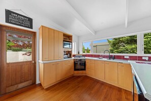 Micro-ondes, four, plaque de cuisson, lave-vaisselle