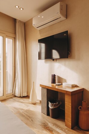 Egyptian cotton sheets, premium bedding, pillow-top beds, minibar - Almas Pyramids View (Giza)