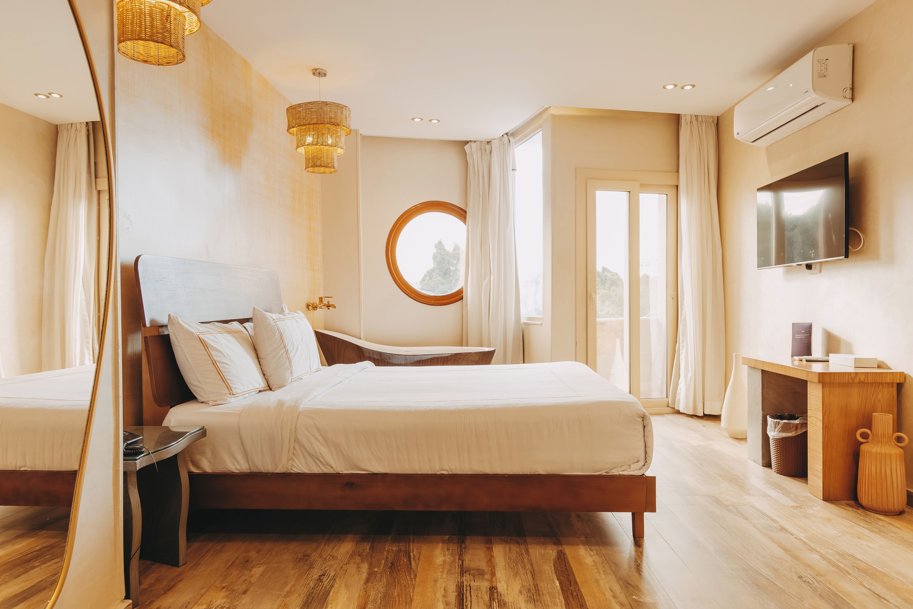 Suite junior, balcón, vistas a la montaña | Sábanas de algodón egipcio y ropa de cama de alta calidad