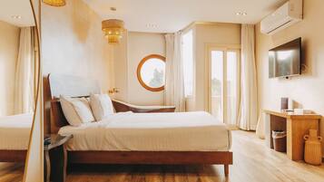 Suite junior, balcón, vistas a la montaña | Sábanas de algodón egipcio y ropa de cama de alta calidad