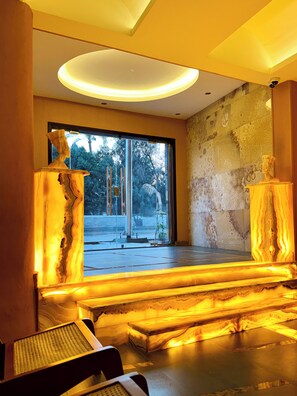 Pintu masuk properti