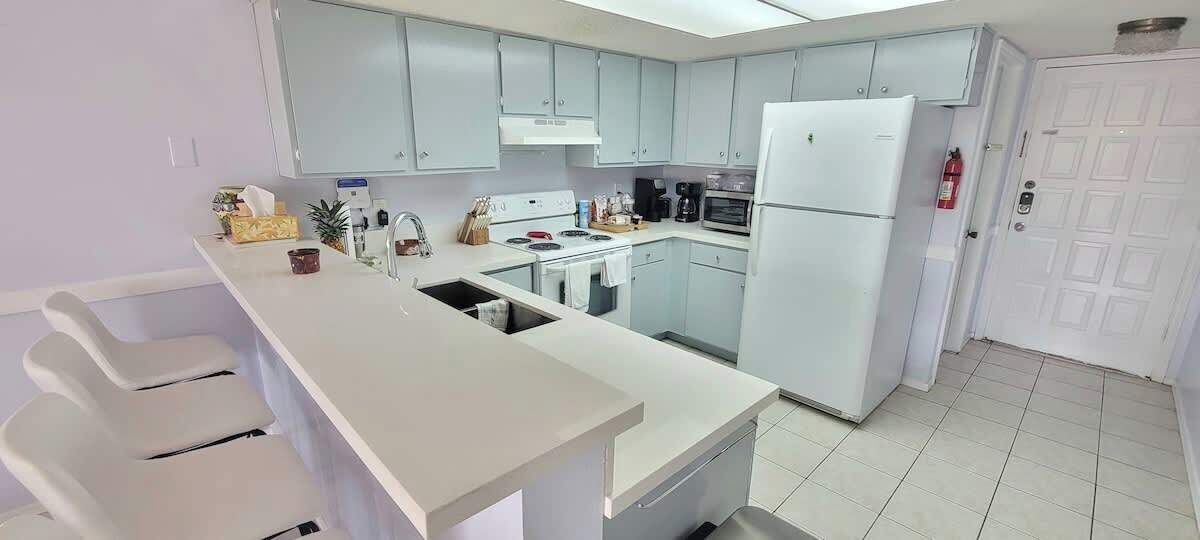 公寓式客房, 多张床, 厨房, 花园景观 (Surfside I #303) | 私人厨房 | 冰箱、微波炉、烤箱、炉灶