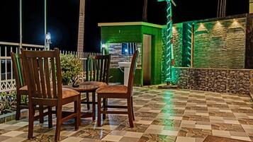 ุชูุงูู ุงูุทุนุงู
ุจุงูุฎุงุฑุฌ