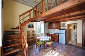 Fridge, stovetop, coffee/tea maker, cookware/dishes/utensils - Eucalipti 2 - Apartment (Porto Azzurro)