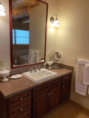 Shower, jetted bath, hair dryer, towels