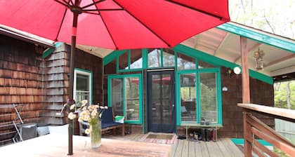 Hudson Valley Cabin near Minnewaska St Park & Mohonk Preserve, hiking & climbing