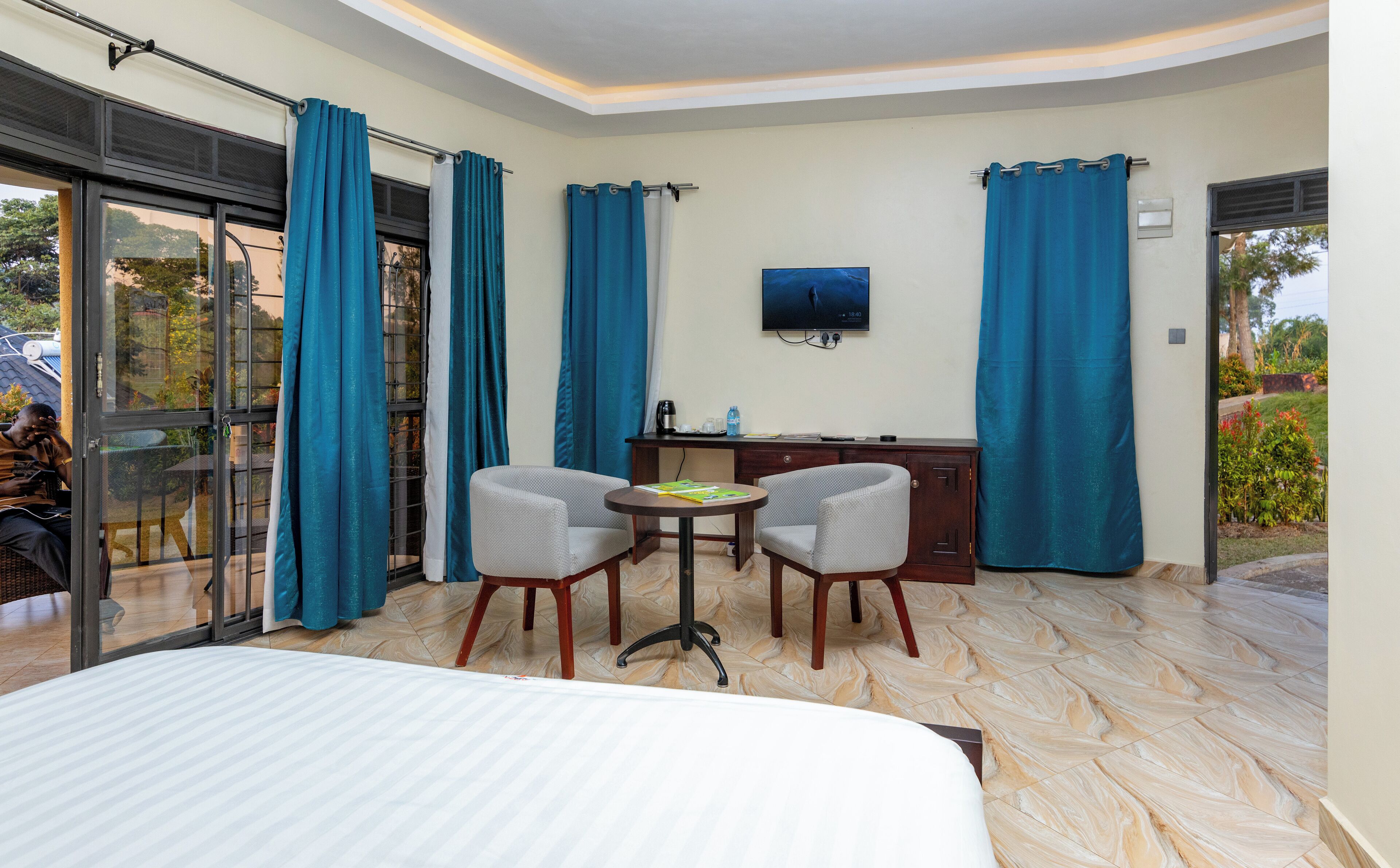 Grand Cottage | Individually decorated, individually furnished, desk, laptop workspace