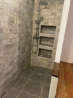 Shower, hair dryer, towels, soap - Grand Gîte (Savigny-sur-Braye)