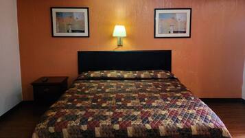 Room, 1 King Bed, Accessible, Smoking | 1 bedroom, free WiFi