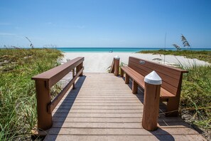 On the beach, sun loungers, beach towels - Arbomar #701 - 4485 GMD - ON the Beach! (Longboat Key)