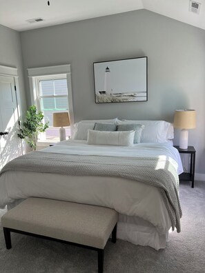 3 bedrooms, iron/ironing board, WiFi, bed sheets - Sound Views! Brand New 3 bedroom (Kill Devil Hills)