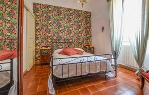 2 dormitorios, cuna de viaje, wifi gratis y ropa de cama