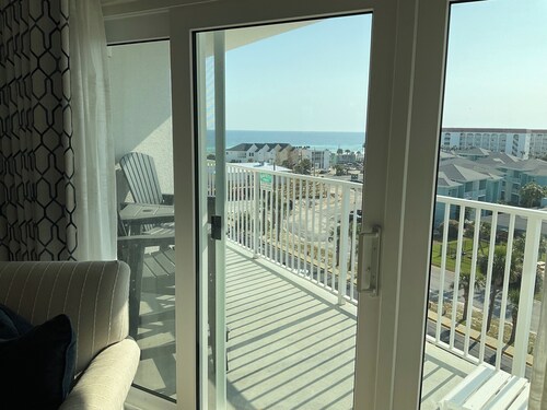 7th Floor Beachfront Complex 2 BR 2B Beautifully furnished wFree Beach Service 