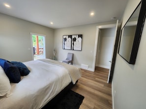 3 bedrooms, desk, iron/ironing board, free WiFi