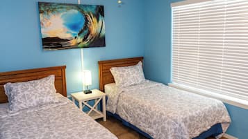 คอนโด, หลายเตียง, ระเบียง, วิวสวน (Surfside I 304) | 2 ห้องนอน, ห้องพักตกแต่งอย่างมีเอกลักษณ์, ตกแต่งพิเศษโดยเฉพาะ, โต๊ะทำงาน
