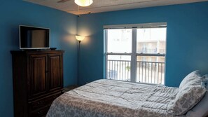 2 bedrooms, individually decorated, individually furnished, desk