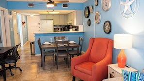 Appart'hôtel, plusieurs lits, balcon, vue jardin (Surfside I 304) | Restauration