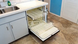 Apartamento, varias camas, balcón, vistas al jardín (Surfside I 304) | Interior