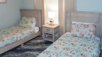 Huoneisto, useita sänkyjä, keittiö (Surfside II 109) | 2 makuuhuonetta, yksilöllisesti sisustettu, yksilöllisesti kalustettu