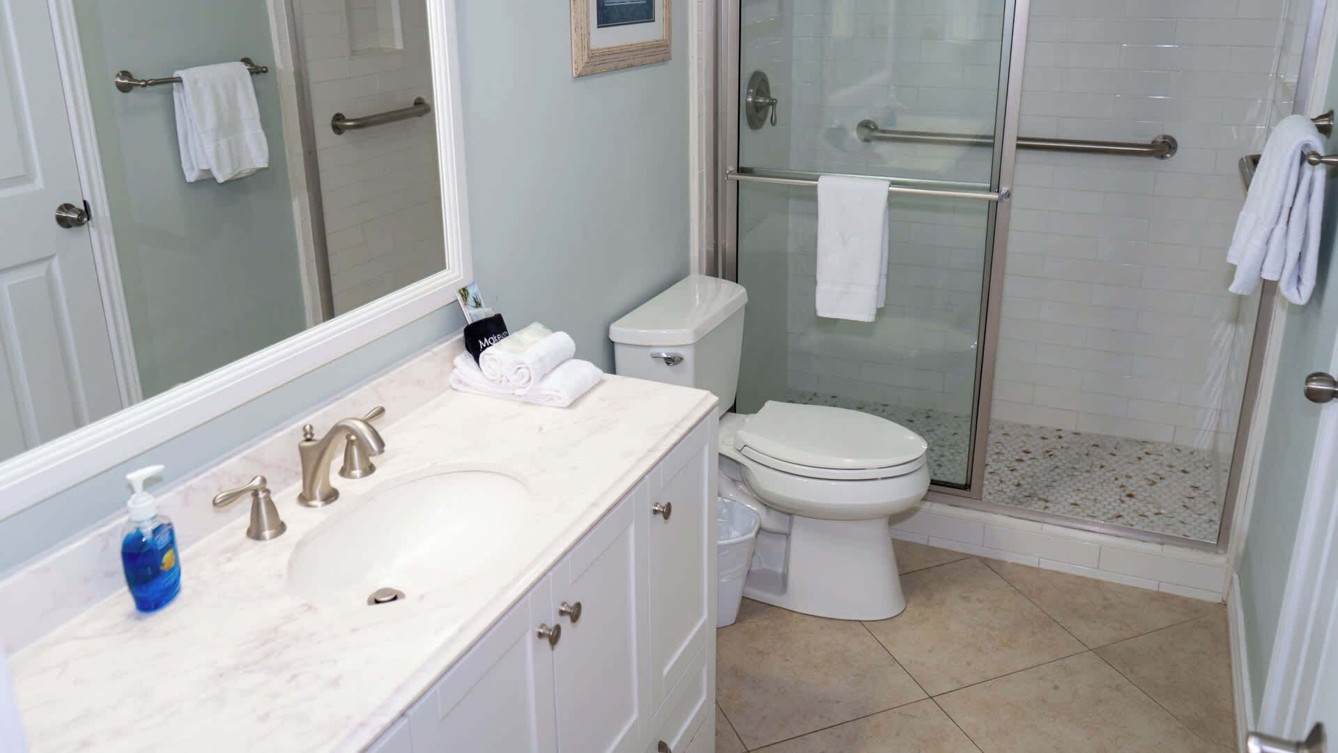 Huoneisto, useita sänkyjä, keittiö (Surfside II 109) | Kylpyhuone | Suihku, pyyhkeet, vessapaperi