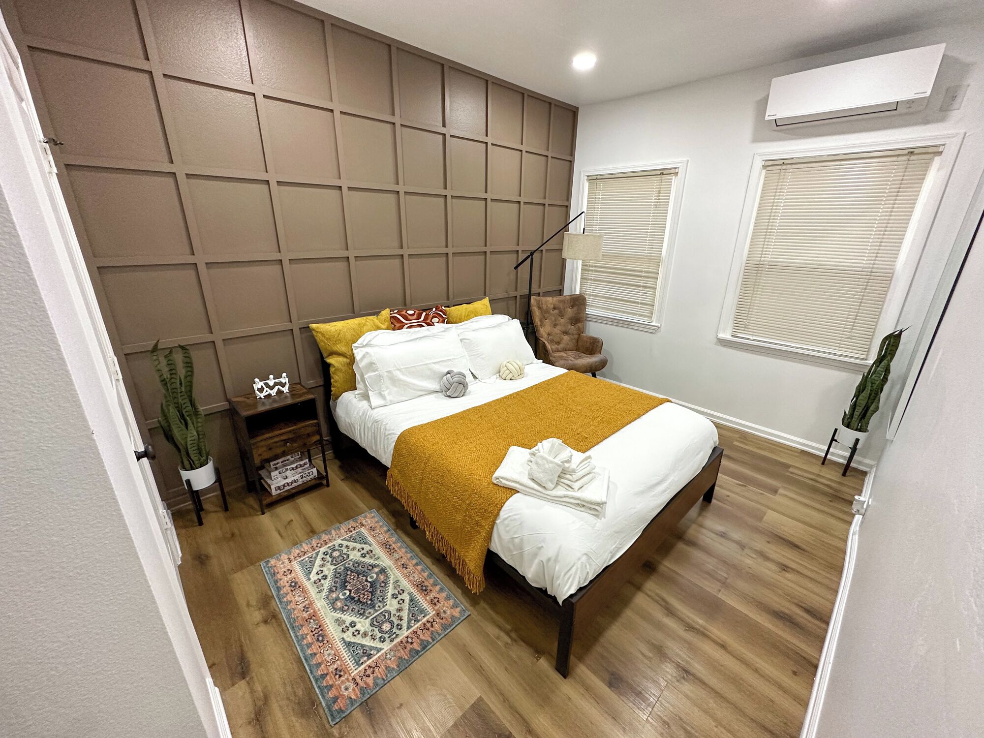 2 habitaciones, tabla de planchar con plancha, wifi y ropa de cama 