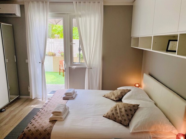 1 bedroom, iron/ironing board, WiFi, bed sheets - Lux stay in Split apartment with beautiful garden away from noise and crowds (Split)
