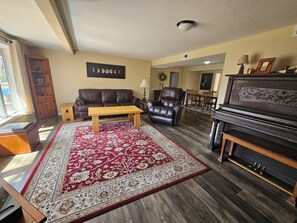 Smart-TV, peis, fotballspill og stereoanlegg