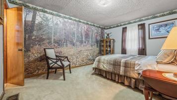 4 bedrooms, desk, iron/ironing board, travel crib