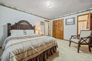 4 Schlafzimmer, Schreibtisch, Bügeleisen/Bügelbrett, Reisekinderbett