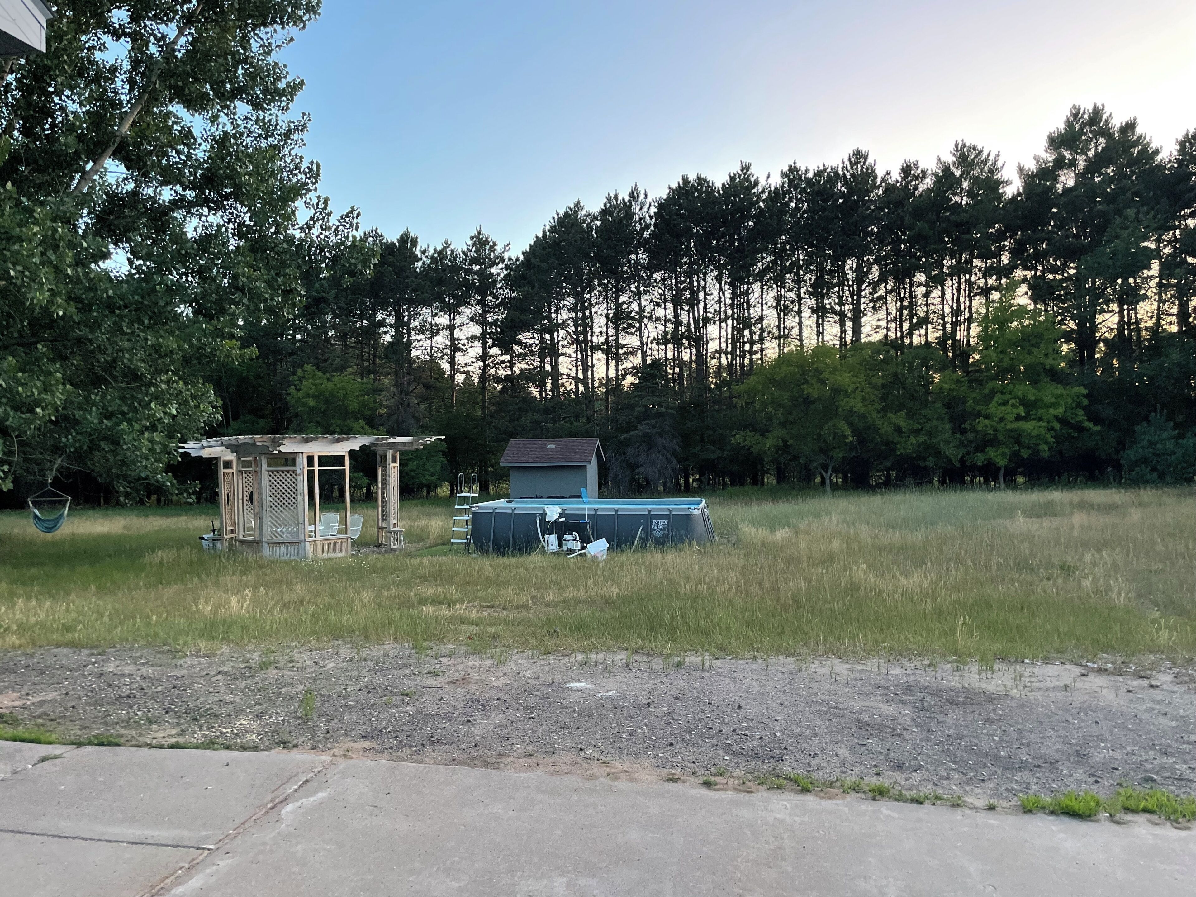 Roomy private country retreat - pet and kid friendly