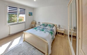 3 bedrooms, travel cot, free WiFi - Nice home in Notre-Dame-de-Monts (Notre-Dame-de-Monts)