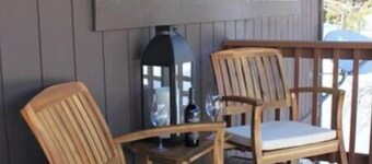 Grumpy Grizzly Pet friendly w/ hot tub