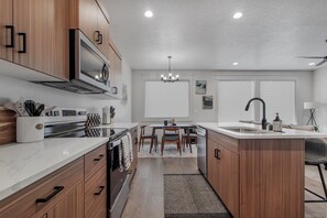 Private kitchen - Discover urban comfort in the serene heart of Pocatello’s Highland area! (Pocatello)