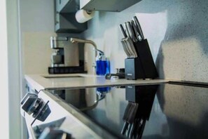 Fridge, microwave, stovetop, dishwasher