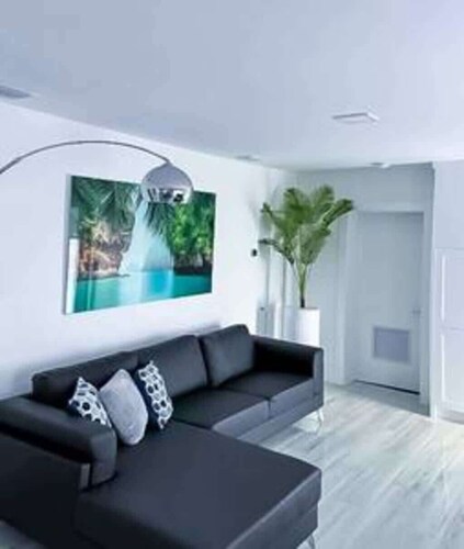 Ocean Pearl Estate 3BR 2BA W/Pool