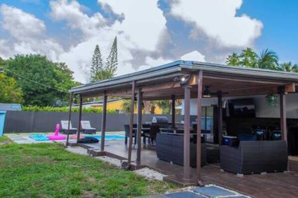 Outdoor dining